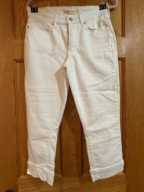 Signature by Levi Strauss White Cropped Capri Jeans with Rolled Hem